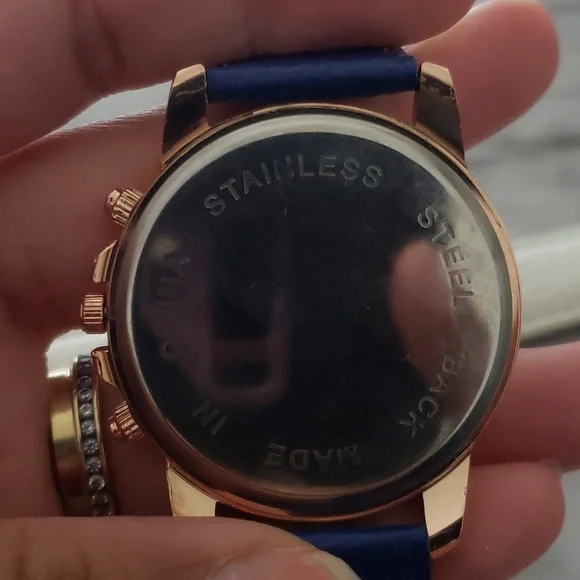 2 Geneva rose gold color watches - Picture 3 of 4